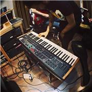 Profesor de Historia del Arte, con conocimientos en vanguardias artísticas. Músico y productor musical.