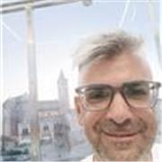 Docente di informatica impartisce lezioni di programmazione ad oggetti e Java