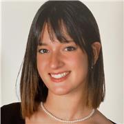 Profesora de matemáticas, inglés o biología imparte clases a niños de la ESO y primaria