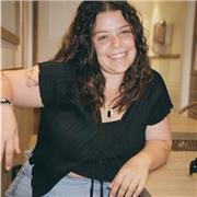 Docente titulada en Educación Infantil con posibilidad de dar clases a alumnado de primaria.