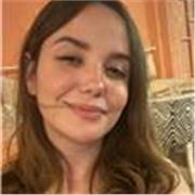 Soy una joven dentista, Me apasiona el francés y la enseñanza, y por eso quiero compartir este hermoso idioma con ustedes.