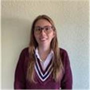 Profesora de biología imparte clases de biología, química y matemáticas