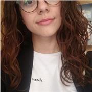 Studentessa universitaria cerca ragazzi a cui fare ripetizioni