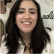Una mujer entregada, puntual, creativa y animada a la que le gustan mucho los idiomas y quiere compartirlo dando clases