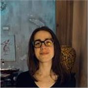 Studentessa universitaria si offre per aiutare nello svolgimento dei compiti e della ricerca di un metodo di studio funzionale