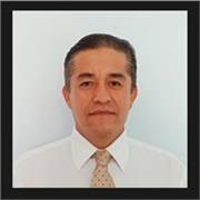 Profesor de matemáticas imparte clases a niños de todas las edades