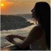 Profesora de yoga tradicional. Adoro mi profesión. Me encanta conectar con mis alumnas y trasmitir esta disciplina tan beneficiosa