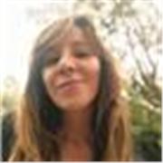 Si offrono lezioni di yoga adatte a principianti ed esperti, con particolare attenzione al benessere fisico e mentale