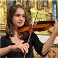 Profesora de violín, piano y materias teóricas (armonía, análisis, lenguaje musical, historia...)