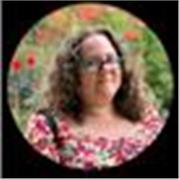 An experienced violin teacher with over 19 years of experience 