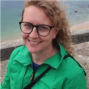 Docente di sostegno alle medie, laureata in lingue e letterature straniere, impartisce lezioni per tutte le materie della scuole medie e aiuto compiti; per inglese, spagnolo e italiano alle scuole superiori. Italiano L2 per studenti stranieri.
Grande ser