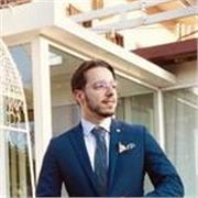 Soy una estudiante de 19 años con el título b2 de Cambridge con nivel de c1. Me encantaría darle clases a niños.