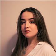 Profesora titulada en Comunicación Audiovisual y especializada en la rama del cine.