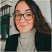 Profesora titulada en Ingeniería informática con 4 años de experiencia programando. 