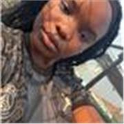 Étudiante en AES, propose des cours de mathématiques pour primaire, collège et lycée.