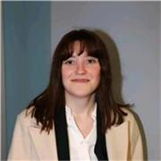 Laureata in lingue offre lezioni di inglese, francese e linguistica