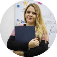 Pedagogue and leader of training for pupils and students. Advanced degree in the field of counseling work.  