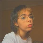 Profesora de musica imparte clase a todo tipo de edades y niveles