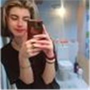 ragazza delle superiori offre aiuto compiti e ripetizioni di tutte le materie, per studenti delle medie e elementari
