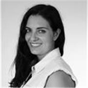 Sono linguista, specializzata in linguistica storica, e attualmente docente in una scuola superiore. Durante la mia laurea magistr