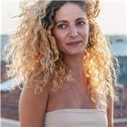 Hello! Sono una guida turistica bilingue Ita-Usa che si è trasferita nella splendida Napoli! Aiuto con lezioni e conversazione :)