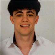 Estudiante de Administración y Dirección de Empresas en la Uvigo,siempre me ha gustado todo lo relacionado con las Ciencias y Mate