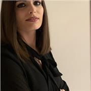 Studentessa di giurisprudenza e amante di Albert Camus offre ripetizioni e aiuto compiti