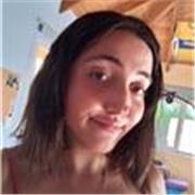 Profesora de diseño grafico, para estudiantes secundarios y universitarios