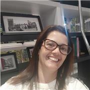 Sou Professora de português e inglês para ensino fundamental II e ensino médio . Trabalho há 25anos em diversas instituições de ensino de Juiz de Fora