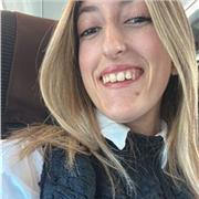 laureata in economia impartisce ripetizioni di macroeconomia e microeconomia