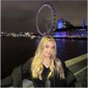 Me considero un persona super alegre y siempre ayudo a la gente a mejorar en todo , con muchísima energía y siempre muy responsabl