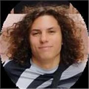 Etudiant, anglais niveau bac. Bon niveau, je lis des livres en anglais.