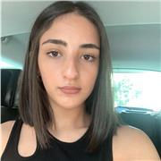 Ragazza di 18 anni che frequenta il liceo Matilde di Canossa(Scienze umane).Prima esperienza lavorativa.Ambito elementari/medie