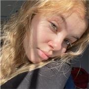 Chica con media de 9,2 en Bachillerato y actual estudiante de traducción de inglés e italiano, amante de los idiomas.