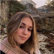 Profesora de niños de primaria y primeros cursos de la eso se adapta a los horarios deseados