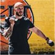 Personal trainer con oltre 20 anni di esperienza, che fonde fitness, yoga e ginnastica posturale. Valutazione preliminare gratuita