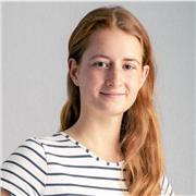 Estudiante universitaria imparte clases de Ciencias Naturales y Matemáticas a todos los niveles