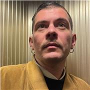 Firenze. Laureato in Filosofia e Dottorando in Patrimonio Culturale presso l'Università di Torino, offre lezioni private di Filosofia, Storia, Latino e Letteratura italiana finalizzate al recupero delle materie scolastiche o all'inserimento universitario