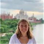 Profesora de yoga para todas las edades y niveles y profesora de inglés (repaso de otras asignaturas también)