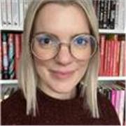 Qualified English GCSE and A Level teacher, experienced examiner and tutor