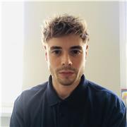 Soy un licenciado en Historia del Arte con un Máster en Gestión y Comunicación por la City University de Londres.