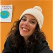 Clases a alumnos de educación infantil y primaria. Me considero una persona activa y cercana. He estudiado magisterio infantil, tengo la titulación de monitora en ocio y tiempo libre y campamentos deportivos