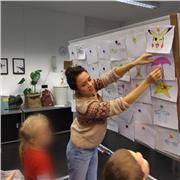 Engagierte Englisch-Tutorin mit Erfahrung in Unterricht und Sprachtraining