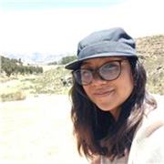 Profesor de economía básica para estudiantes