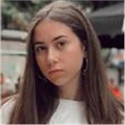 Soy una estudiante de dieciocho años que en breve iniciará su primer curso universitario a la espera de entrar a una carrera de traducción y mediación interlingüística del inglés o filología inglesa. Me apasionan los idiomas y me encantaría poder ayudar a