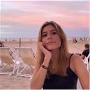 Profesora de ingles y espanol nativo impartiendo clases desde el 2017