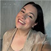 Trabajadora, positiva, amo la profesión, voy a dar clases a niños y toda la persona que necesite un apoyo académico.