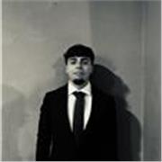 Me defino como una persona atenta y paciente que le gusta el fútbol y lo quiere hacer reflejar a niños y niñas de cualquier edad