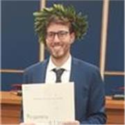 Laureato in giurisprudenza e praticante avvocato offre lezioni di diritto, esclusivamente da remoto.