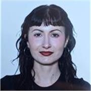 Profesora graduada en Estudios Ingleses disponible para dar clases viernes y fines de semana